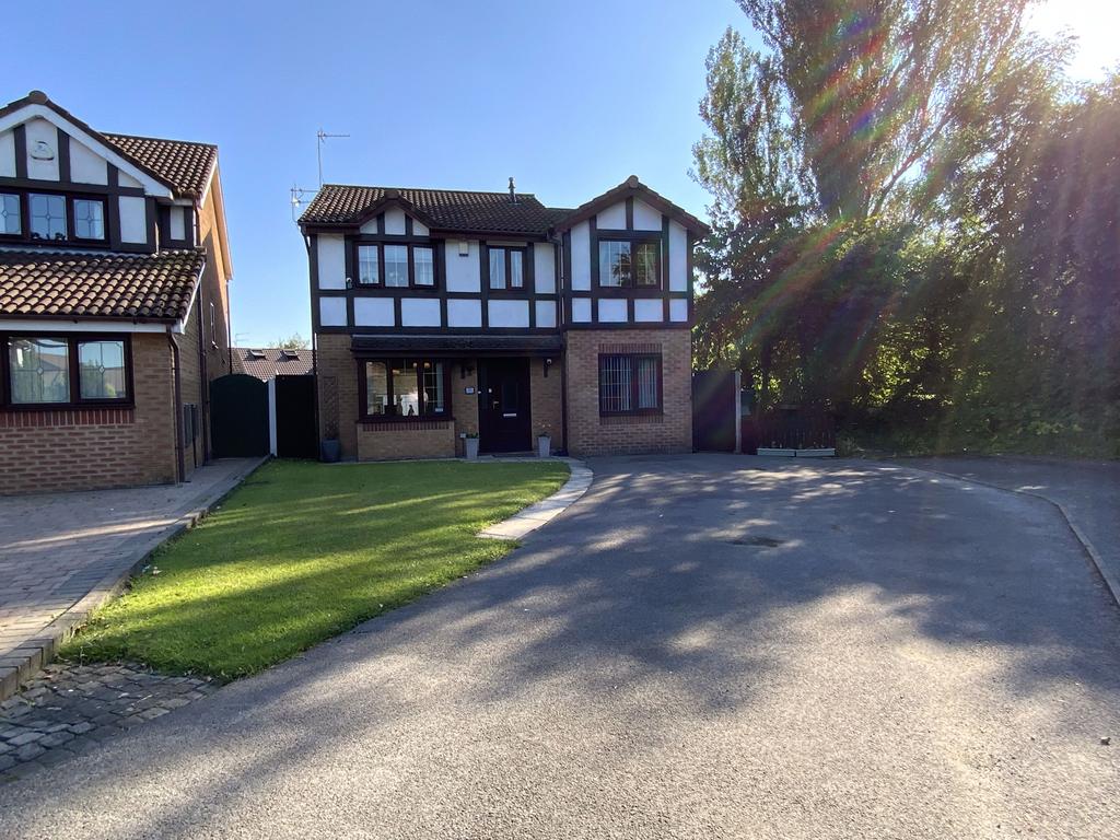 Tern Close, Dukinfield, SK16 3 bed detached house £350,000