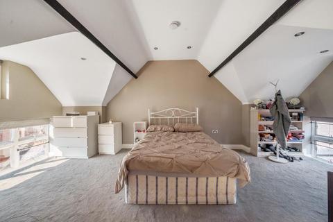 3 bedroom flat for sale, Bushey,  Hertfordshire,  WD23