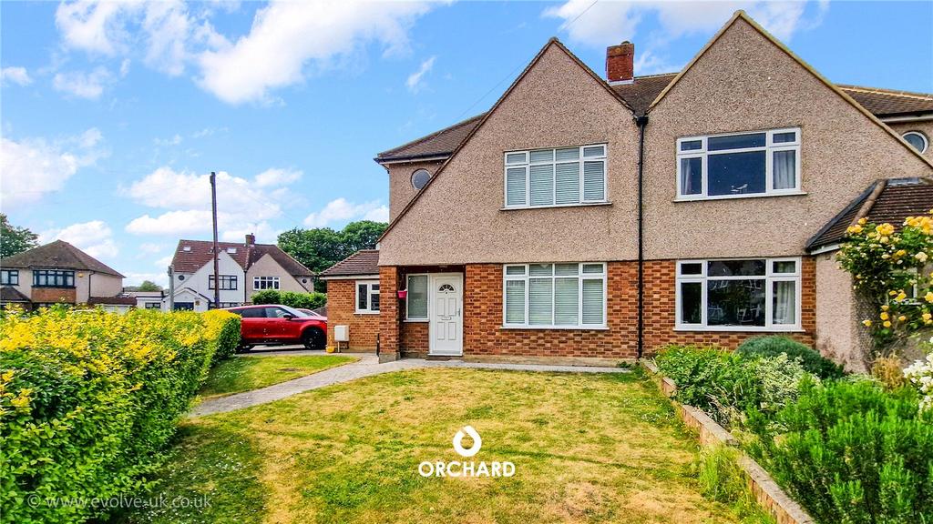 Clovelly Avenue, Ickenham, UB10 3 bed semidetached house £2,100 pcm