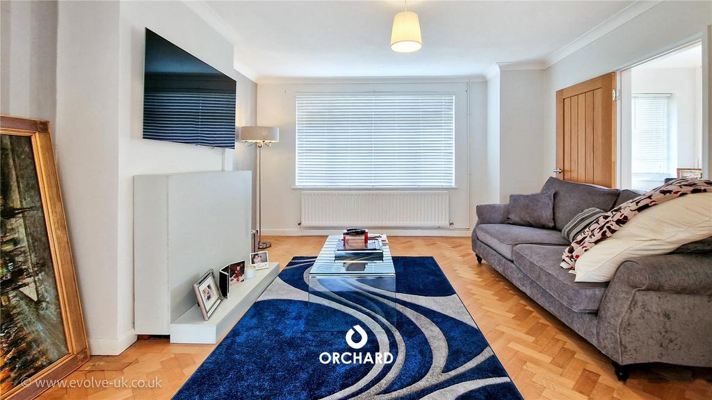 Clovelly Avenue, Ickenham, UB10 3 bed semidetached house £2,100 pcm