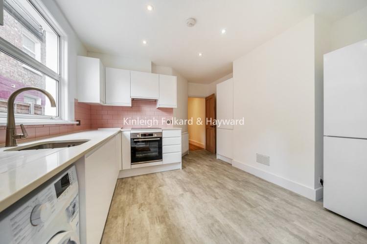 Bickley Street London SW17 2 bed flat £2,100 pcm (£485 pw)