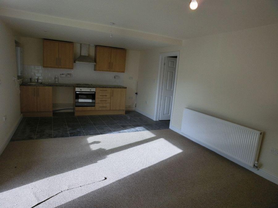 High Street, Clydach, Swansea 1 bed flat £495 pcm (£114 pw)