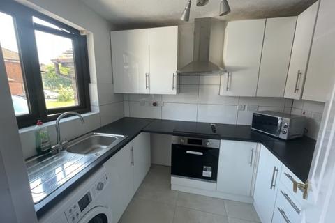 2 bedroom house to rent, Broster Gardens, South Norwood, SE25