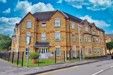 2 bedroom flat to rent, Greenwich Court, Romford, RM1