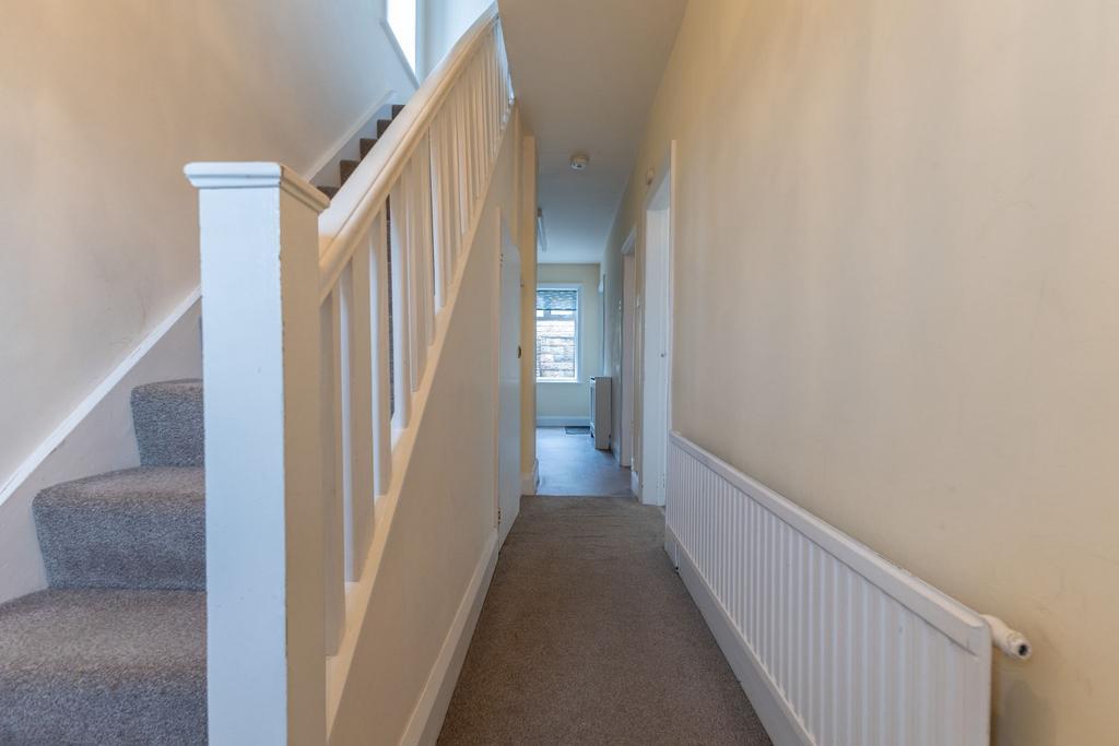 Kirk Lane, Hipperholme, HX3 8EU 3 bed semidetached house for sale £