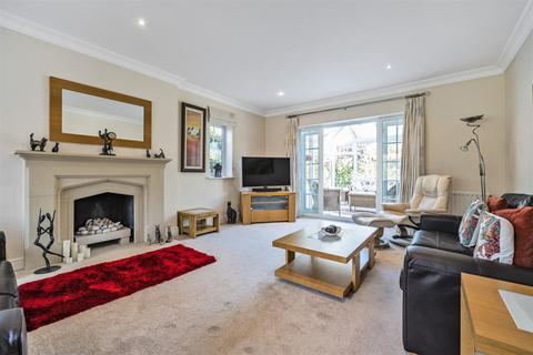 16 Bax Close, Storrington, Pulborough, RH20 4GZ