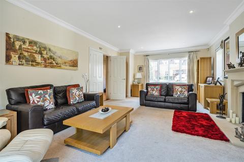 16 Bax Close, Storrington, Pulborough, RH20 4GZ