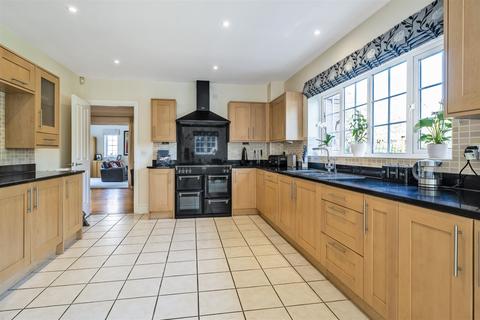 16 Bax Close, Storrington, Pulborough, RH20 4GZ