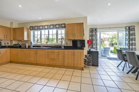 16 Bax Close, Storrington, Pulborough, RH20 4GZ