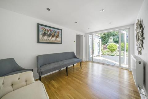 26 Oakfield Gardens, Beckenham, BR3 3AZ