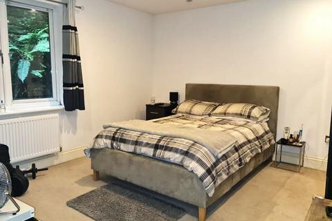 2 bedroom ground floor flat to rent, Surrey Road, Westbourne