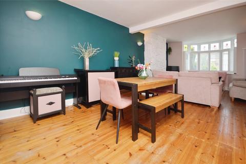 4 bedroom end of terrace house to rent, Brentwood Road, Romford, Essex, RM1