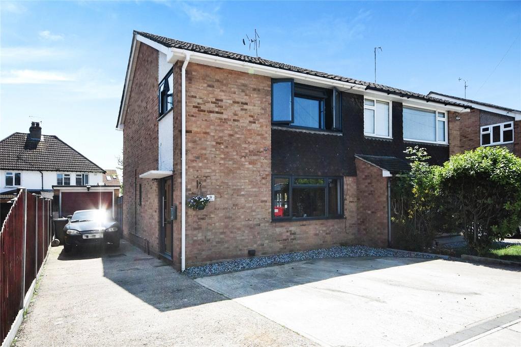 Kingsmere, Benfleet, Essex, SS7 3 bed semidetached house for sale £