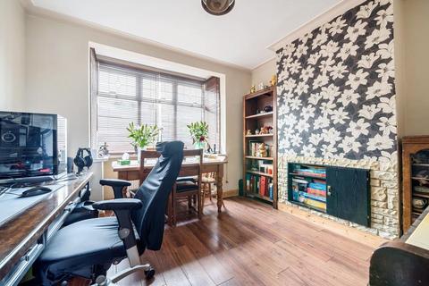 33 Devonshire Crescent, London, NW7 1DN