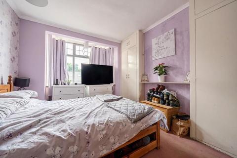 33 Devonshire Crescent, London, NW7 1DN