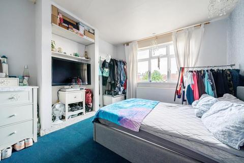 33 Devonshire Crescent, London, NW7 1DN