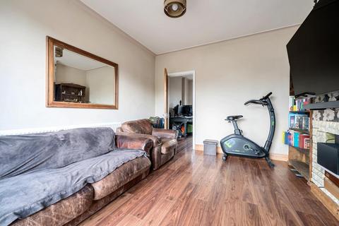 33 Devonshire Crescent, London, NW7 1DN