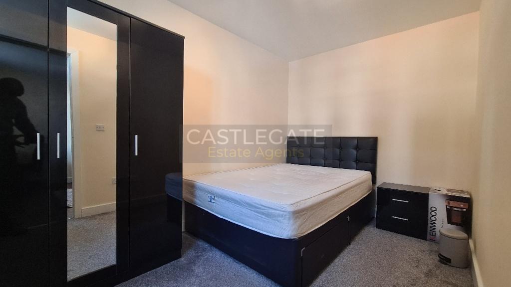 Apartment 3, 3a New Street, Huddersfield, HD1 2 AX