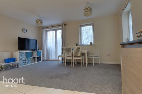 2 bedroom apartment to rent, Hilldene Avenue, Romford