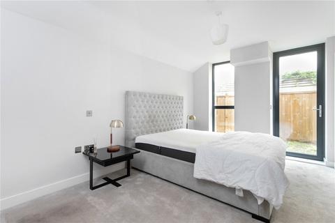 3 bedroom apartment for sale, Rowe Lane, London, E9