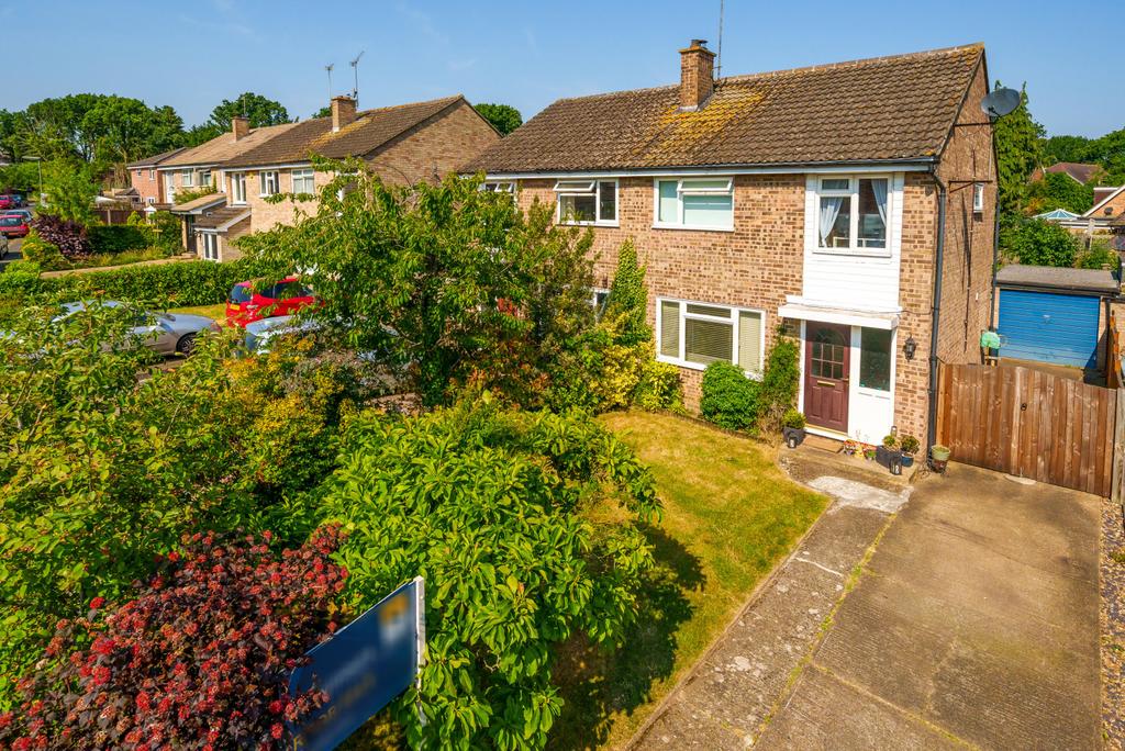 Linden Way, Ripley, Woking, GU23 3 bed semidetached house for sale £