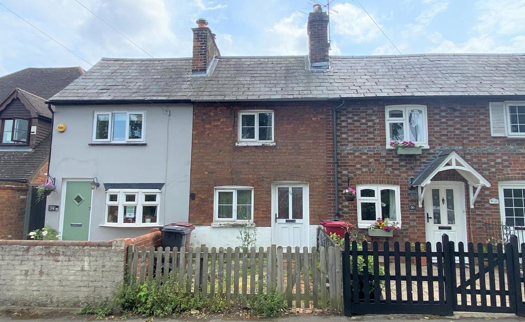 32 Kentwood Hill, Tilehurst, Reading 2 bed terraced house £165,000