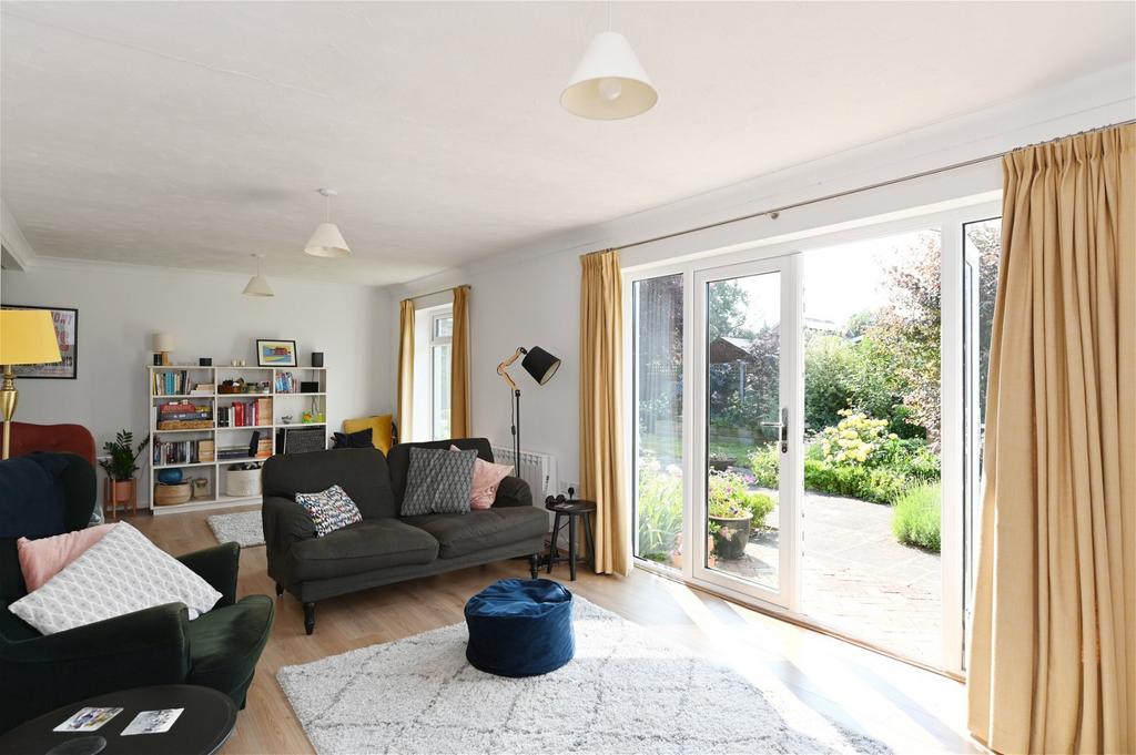 Stradbroke, Suffolk 2 bed detached bungalow for sale £335,000