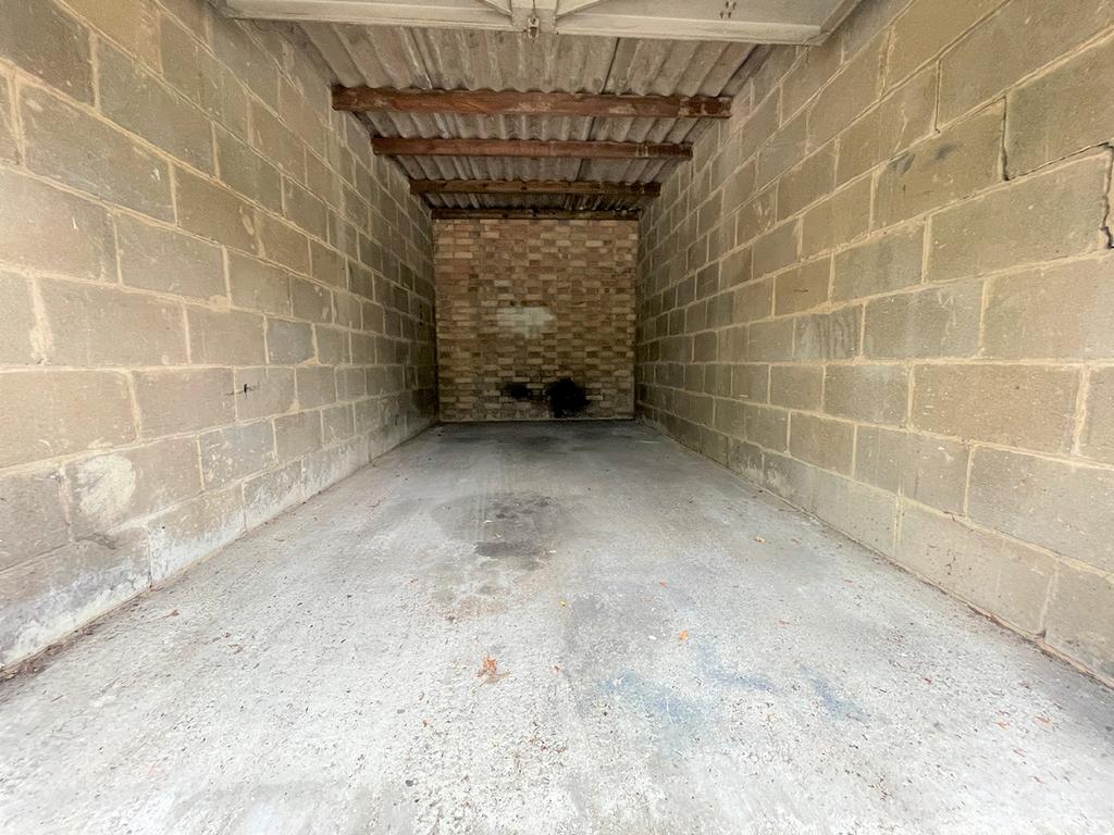 Garage 72, Heath View, East Finchley Garage £20,000