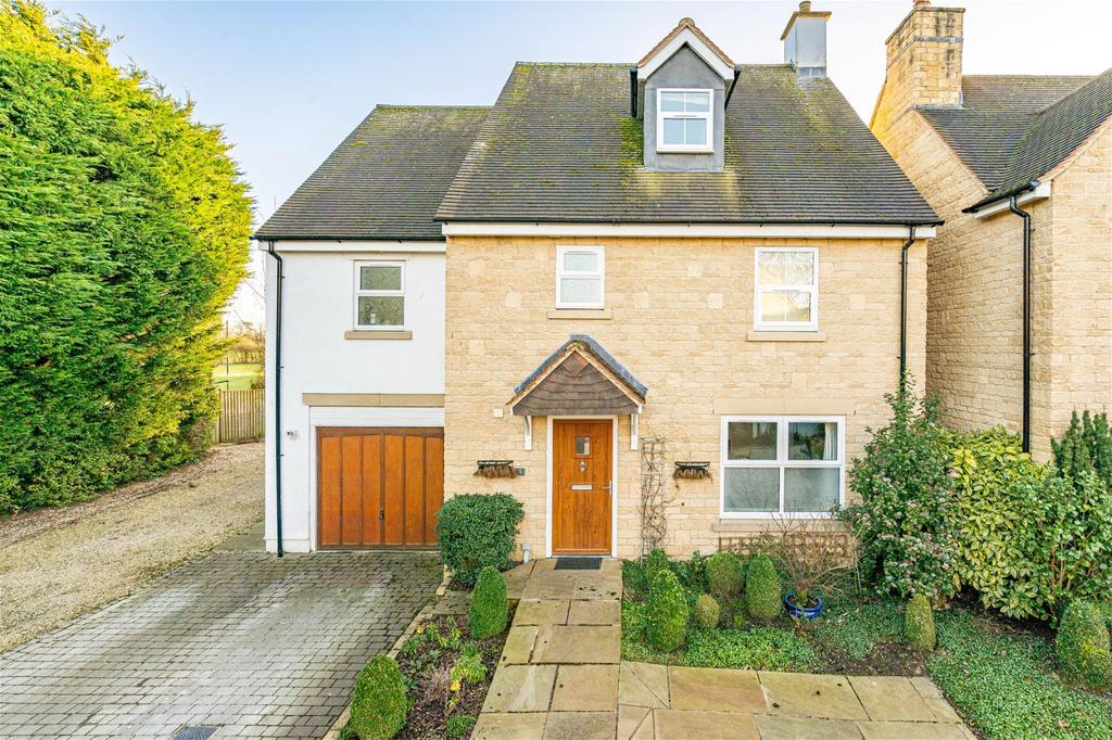 Glen Avon Court, 4 bed detached house for sale £635,000
