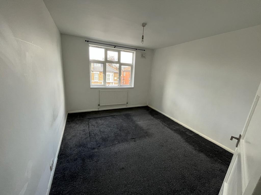 Merlin Court, Wood Green 3 bed flat - £1,900 pcm (£438 pw)