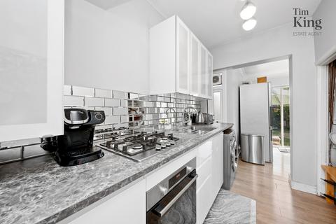 28 Hawkdene, London, E4 7PF