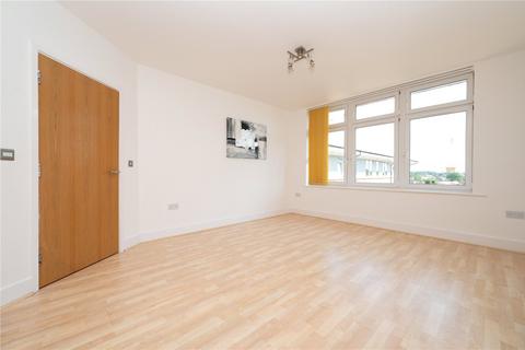 2 bedroom flat to rent, Camp Road, St. Albans, Hertfordshire