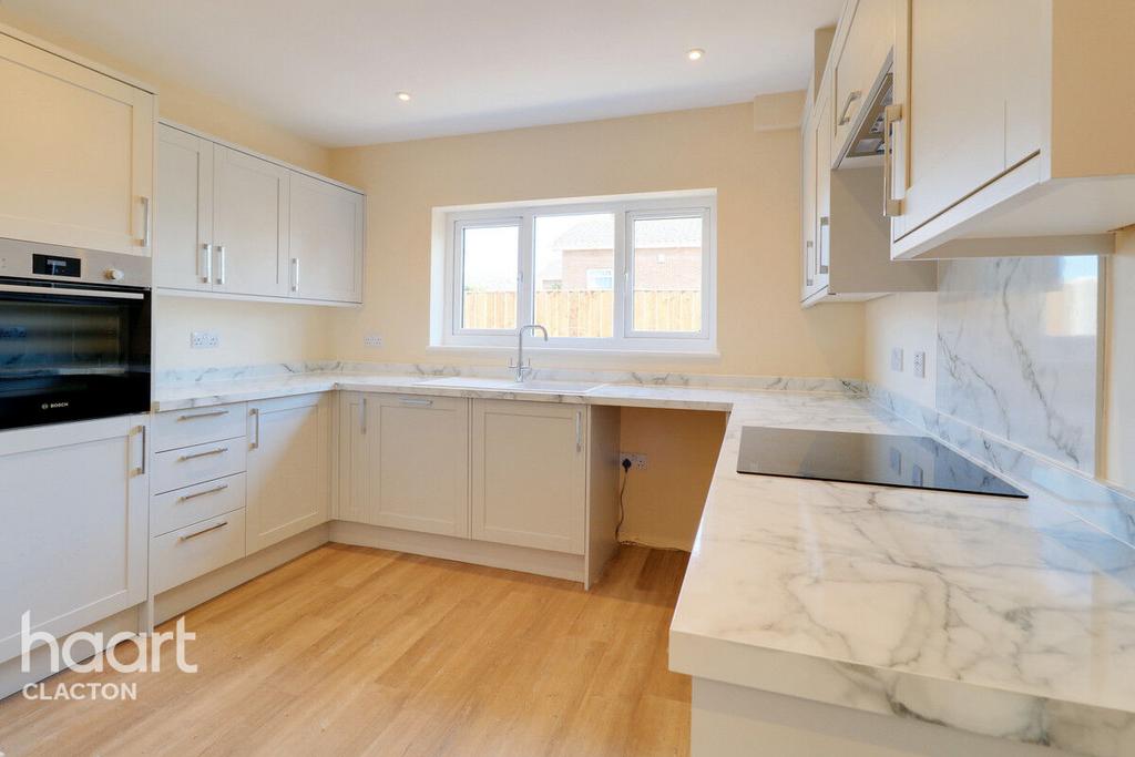 Point Clear Road, ClactonOnSea 4 bed detached bungalow for sale £