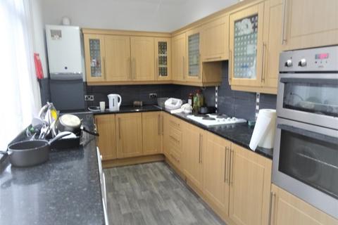 2 bedroom end of terrace house for sale, Beck Road, Leeds LS8