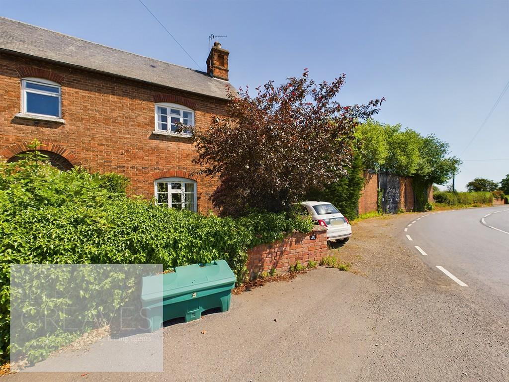 Stoke Lane, Stoke Bardolph 3 bed semidetached house for sale £250,000
