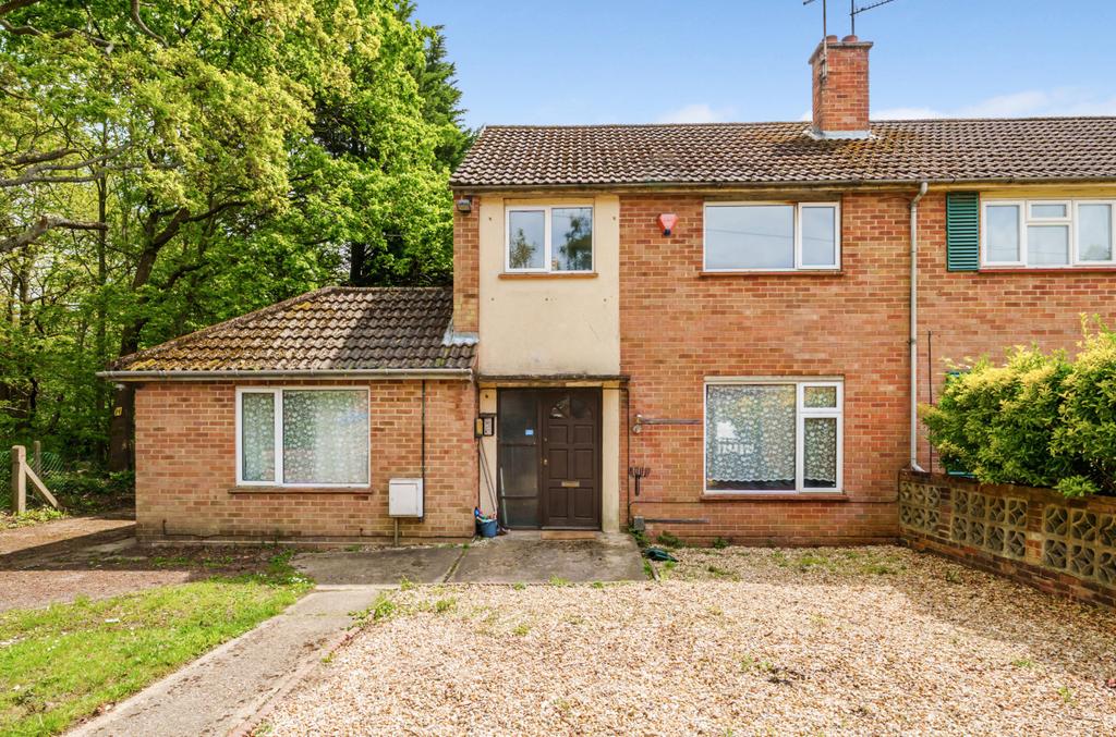 Mitcham Road, Camberley, Surrey, GU15 4 bed semidetached house for