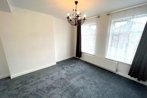 2 bedroom apartment to rent, Pinner Green, Pinner HA5