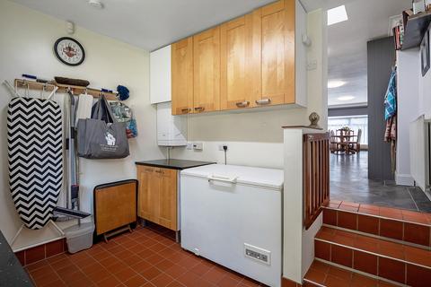 2 Burford Close, Uxbridge, UB10 8EH