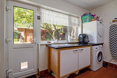 2 Burford Close, Uxbridge, UB10 8EH