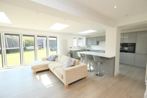 12 Benedict Close, Orpington, BR6 9TU