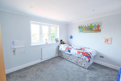 12 Benedict Close, Orpington, BR6 9TU