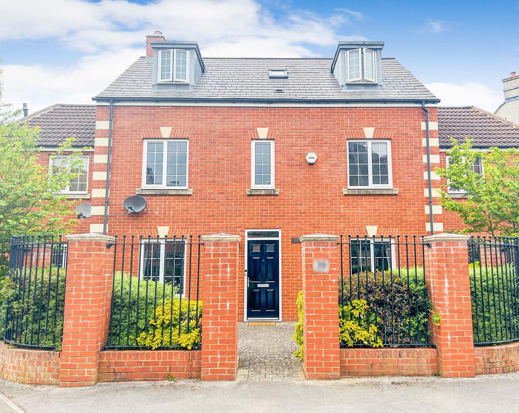 Cassini Drive, Swindon 5 bed end of terrace house for sale £425,000