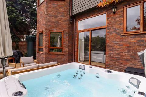 Shadybrook Beeches Drive, Farnham Common, Slough, SL2 3JT