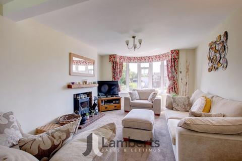 30 Holt Gardens, Studley, B80 7NU