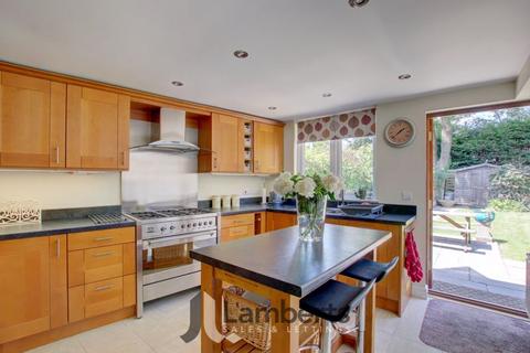 30 Holt Gardens, Studley, B80 7NU