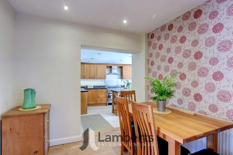 30 Holt Gardens, Studley, B80 7NU