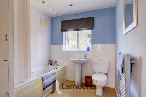 30 Holt Gardens, Studley, B80 7NU