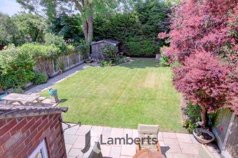30 Holt Gardens, Studley, B80 7NU