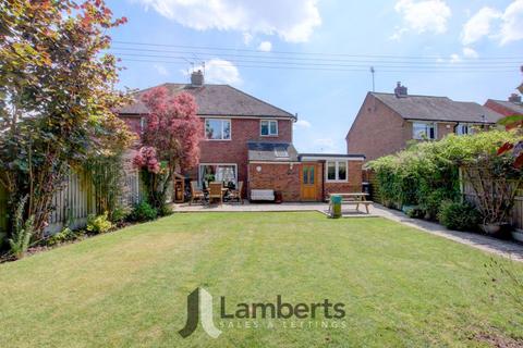 30 Holt Gardens, Studley, B80 7NU