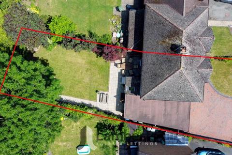 30 Holt Gardens, Studley, B80 7NU